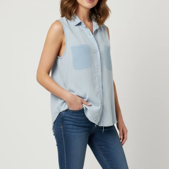 Rails Women’s Medium Sleeveless Blouse Button Down Casual Blue Chambray Top - Picture 1 of 6